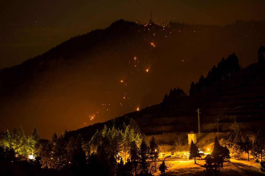 Incendie sur l'île de Grande Canarie: plus de 4.000 personnes évacuées Incendie sur l'île de Grande Canarie: plus de 4.000 personnes évacuées