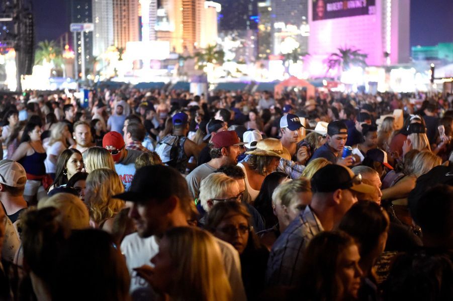 Las Vegas Un Homme Tire Dans La Foule à Un Concert Au - 