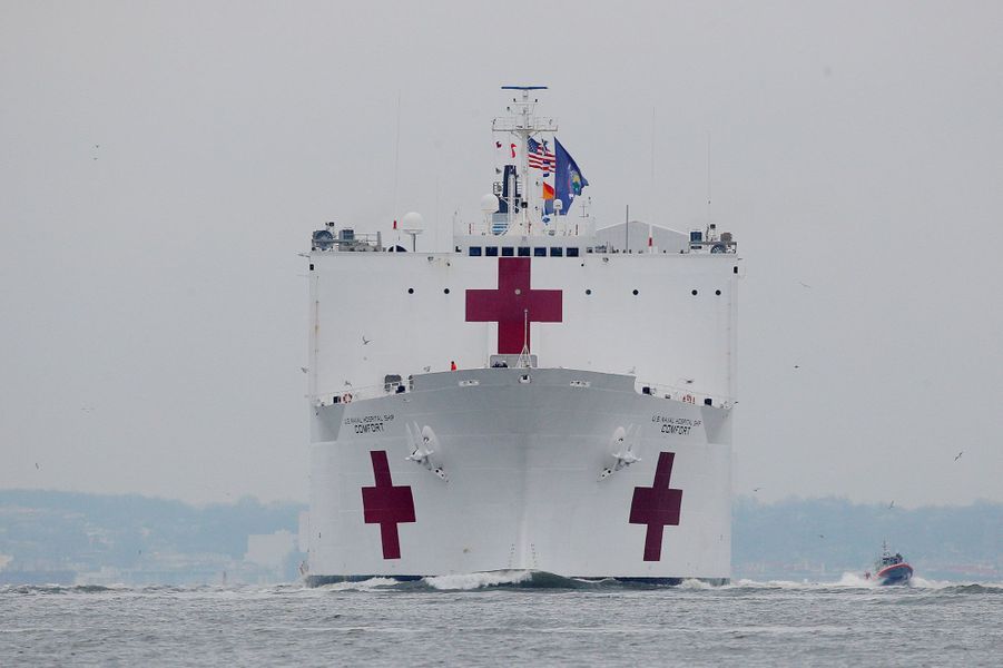 Le Usns Comfort Un Navire Hopital Pour Aider New York A Traverser L Epidemie