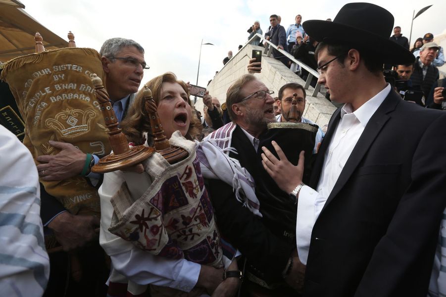 Vie Quotidienne Des Femmes Ultra Orthodoxe Les femmes bravent les ultra-orthodoxes et prient au mur des Lamentations
