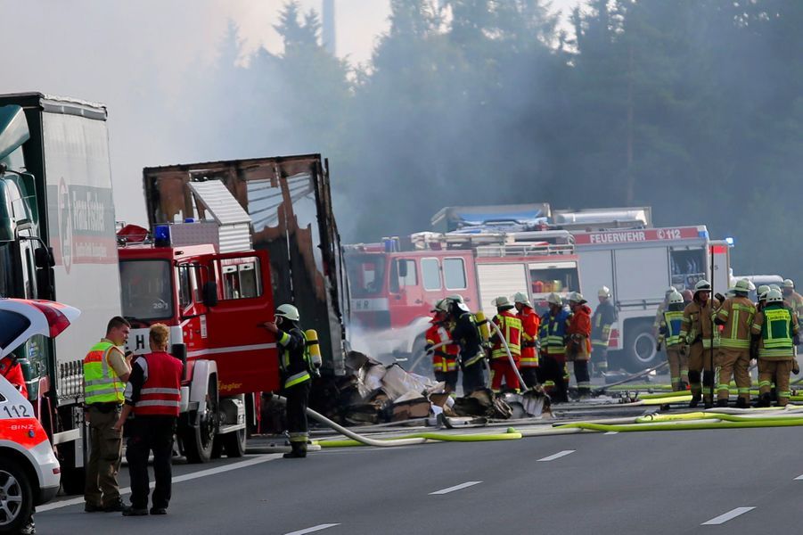 Les images du terrible accident de car en Allemagne
