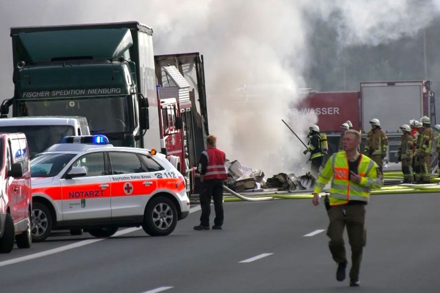 Les images du terrible accident de car en Allemagne