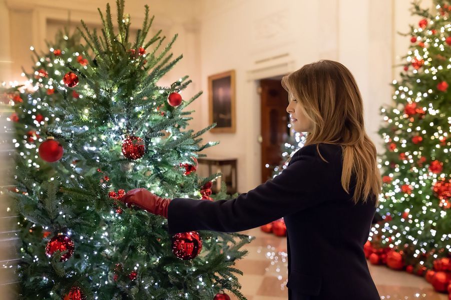 Melania Trump dévoile les décorations de Noël de la Maison ...