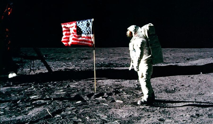  Neil  Armstrong  Une toile sur  la  lune 