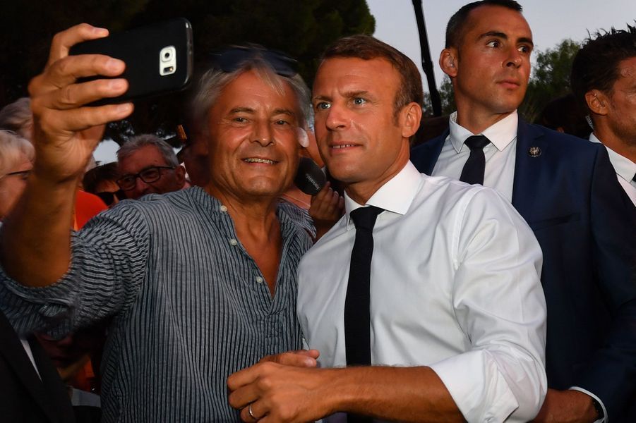 A Bormes-les-Mimosas, bain de foule et selfies pour ...