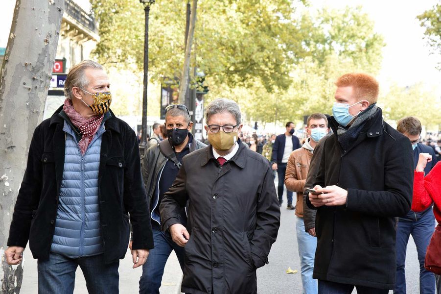 A Paris, les personnalités politiques rendent hommage à ...