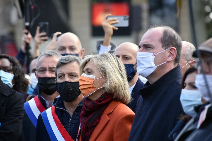 A Paris, les personnalités politiques rendent hommage à ...