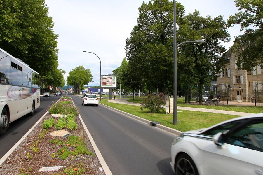 Bernadette Chirac inaugure l’avenue "Jacques et Bernadette Chirac" à Brive