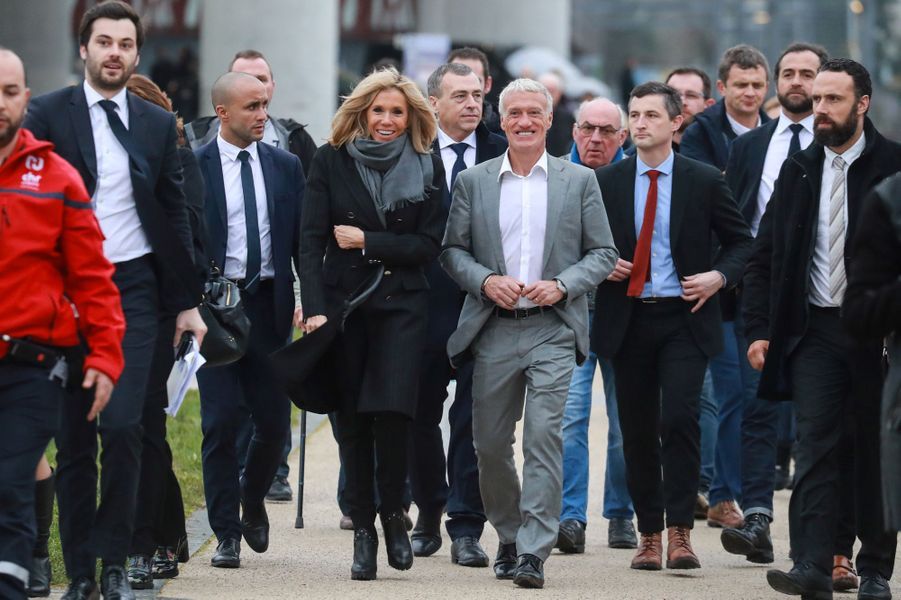 Brigitte Macron Et Didier Deschamps Lancent L Operation Pieces Jaunes