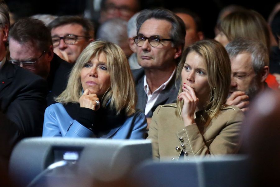 Brigitte Macron Et Sa Fille Tiphaine Auziere En Premiere Ligne