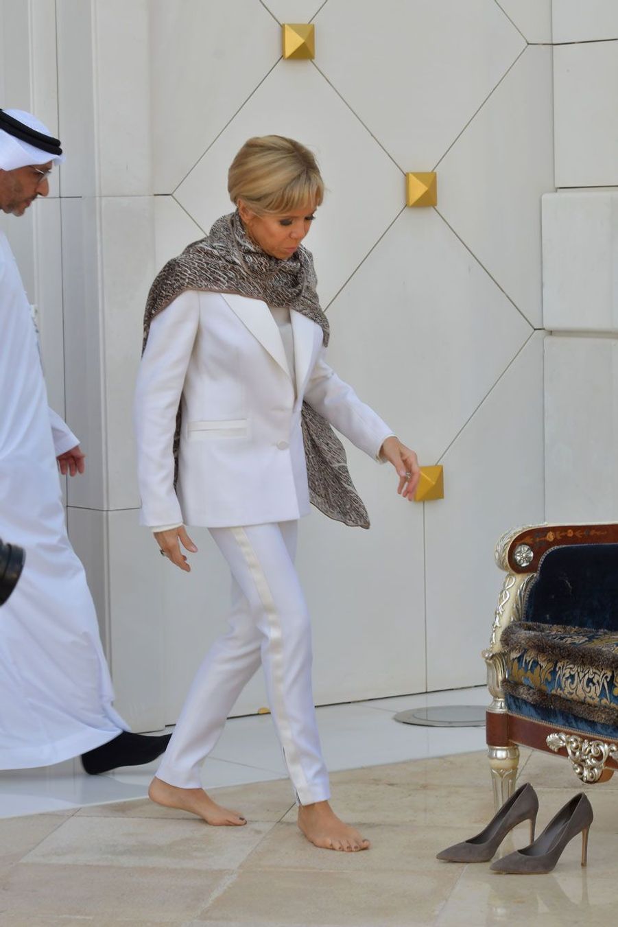 Brigitte Macron visite la grande mosquée Cheikh Zayed à Abou Dhabi