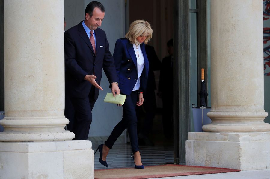 Brigitte Macron Visite Un Lycee Parisien Avec Akie Abe