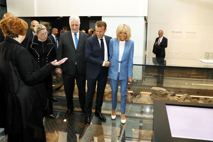 Emmanuel Et Brigitte Macron En Balade Dans Le Vieux Montreal