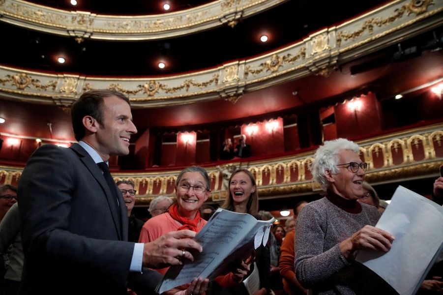 Emmanuel Macron choriste d'un jour à l'Opéra de Strasbourg