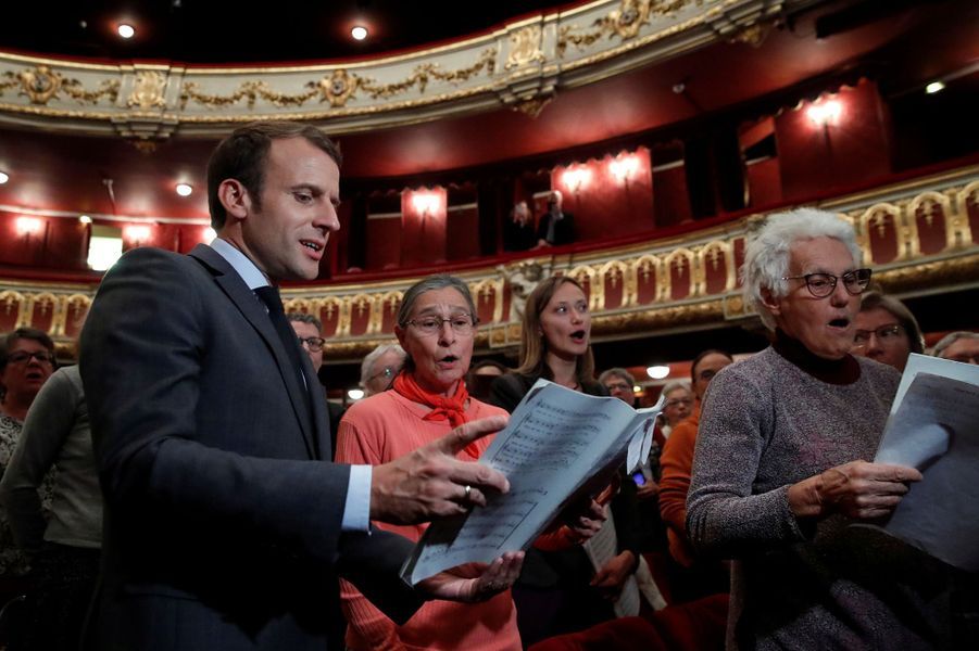 Emmanuel Macron choriste d'un jour à l'Opéra de Strasbourg