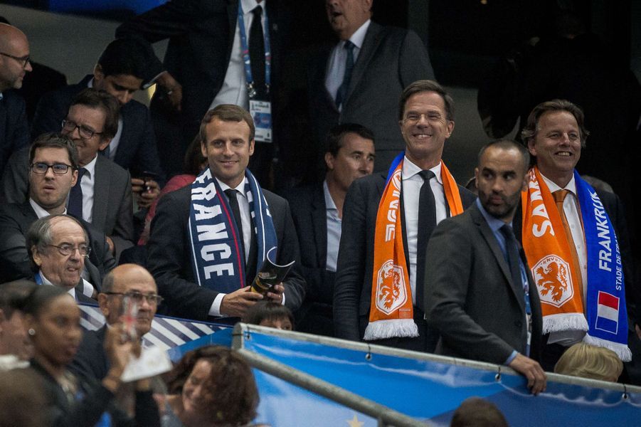 Emmanuel Macron, un supporter heureux pour la victoire des ...