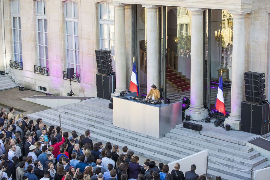 L Improbable Fete De La Musique D Emmanuel Et Brigitte Macron