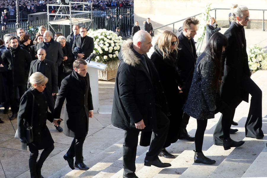 Hommage A Johnny Hallyday L Emotion D Emmanuel Et Brigitte Macron