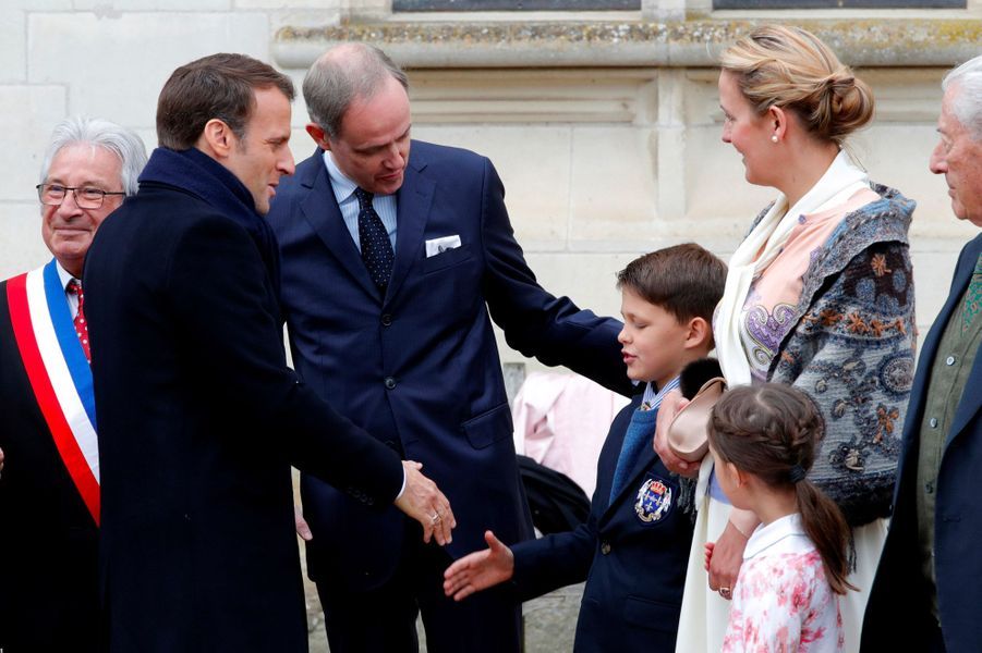 Le comte de Paris, Jean d'Orléans, accueille Emmanuel et ...