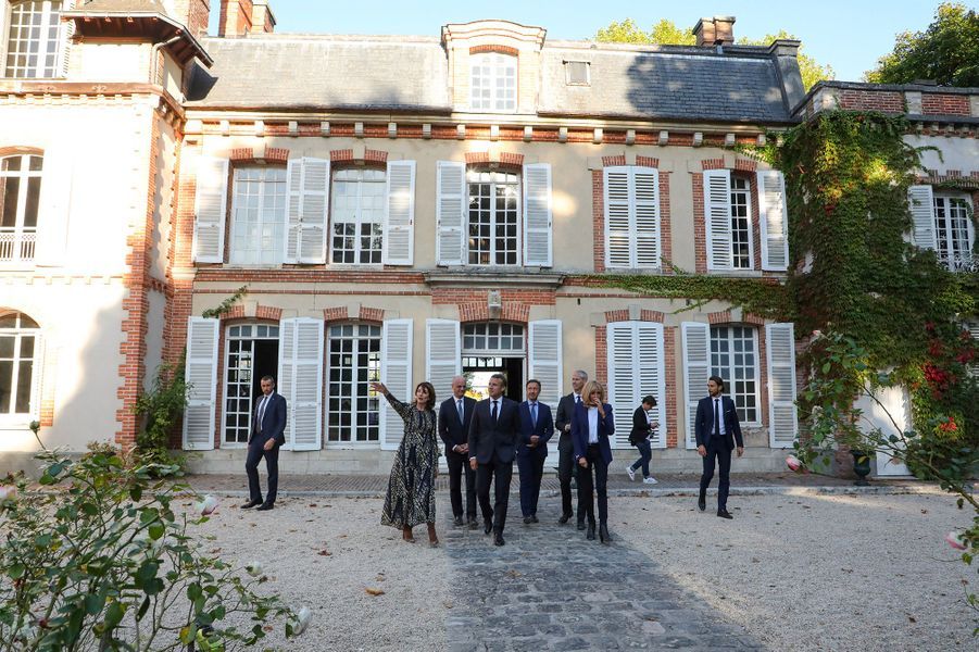 Les Macron Avec Stephane Bern Au Chateau De By