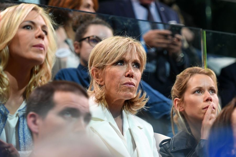Macron A Bercy Dans Le Public Son Epouse Brigitte Ses Belles Filles Et Des People