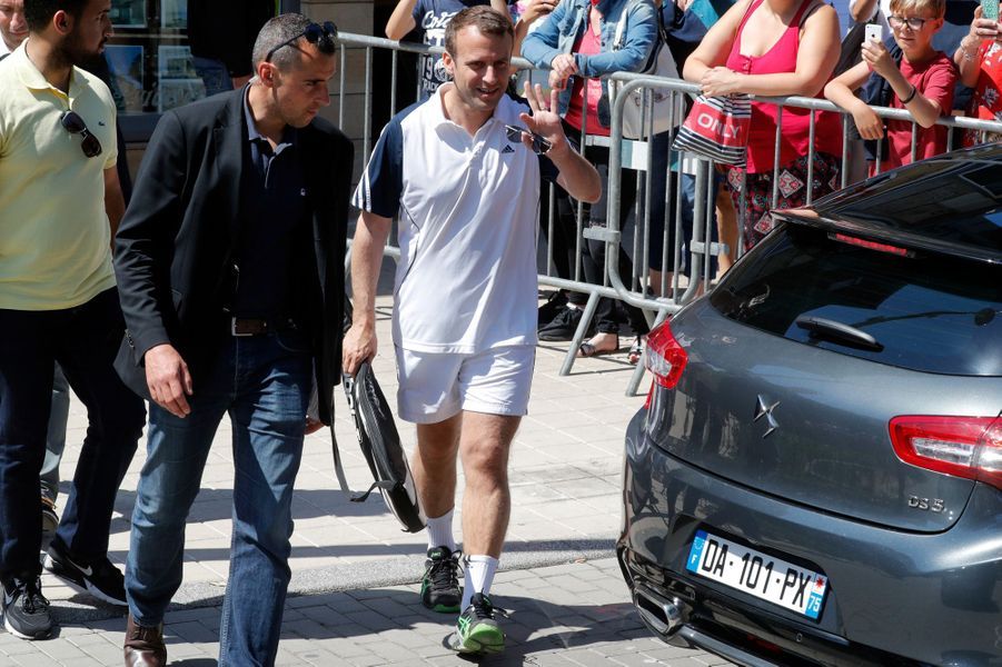 Week End Sportif Pour Emmanuel Et Brigitte Macron