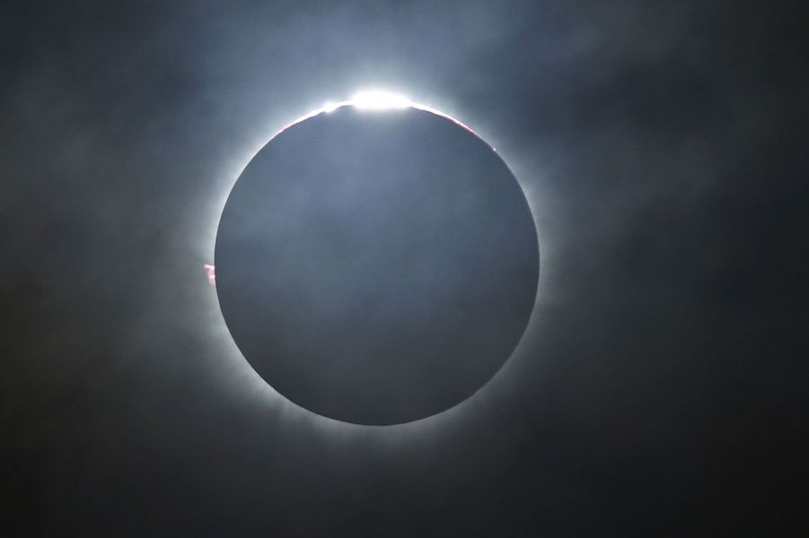 Et la lune cacha le soleil
