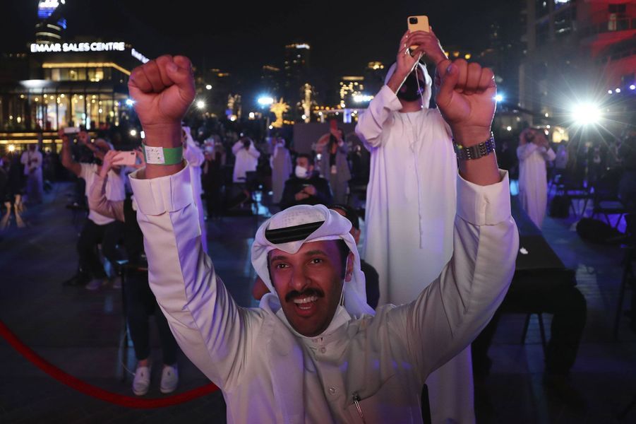 https://resize-parismatch.lanmedia.fr/r/901,,forcex/img/var/news/storage/images/paris-match/actu/sciences/la-sonde-des-emirats-se-place-en-orbite-autour-de-mars-dubai-est-en-folie-1724003/sipa-ap22538089-000001/28427839-1-fre-FR/SIPA-AP22538089-000001.jpg