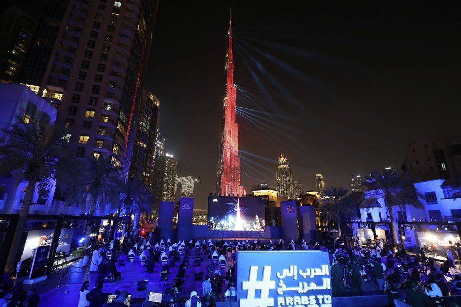https://resize-parismatch.lanmedia.fr/r/901,,forcex/img/var/news/storage/images/paris-match/actu/sciences/la-sonde-des-emirats-se-place-en-orbite-autour-de-mars-dubai-est-en-folie-1724003/sipa-ap22538089-000008/28427767-1-fre-FR/SIPA-AP22538089-000008.jpg