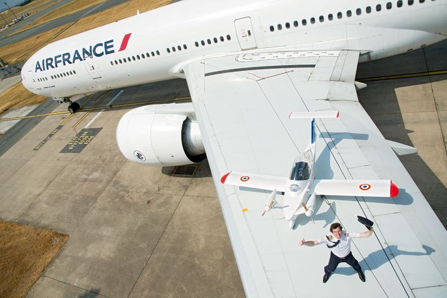 Le Plus Petit Avion Du Monde Cricri Un Moustique Sur L Aile Des Geants Le Plus Petit Avion Du Monde Cricri Un Moustique Sur L Aile Des Geants