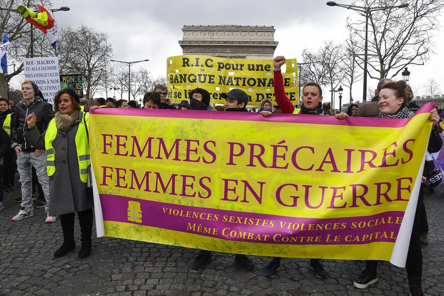A Paris Les Gilets Jaunes Présents Pour Lacte Xvii