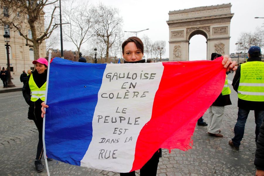 A Paris Les Gilets Jaunes Présents Pour Lacte Xvii