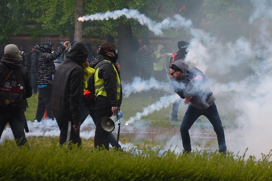 A Strasbourg Bref épisode De Tension Dans La Manifestation
