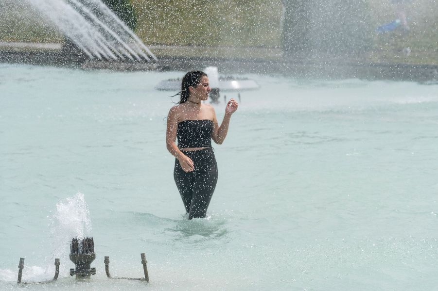 Canicule En Images Les Fontaines Du Trocadéro Transformées En