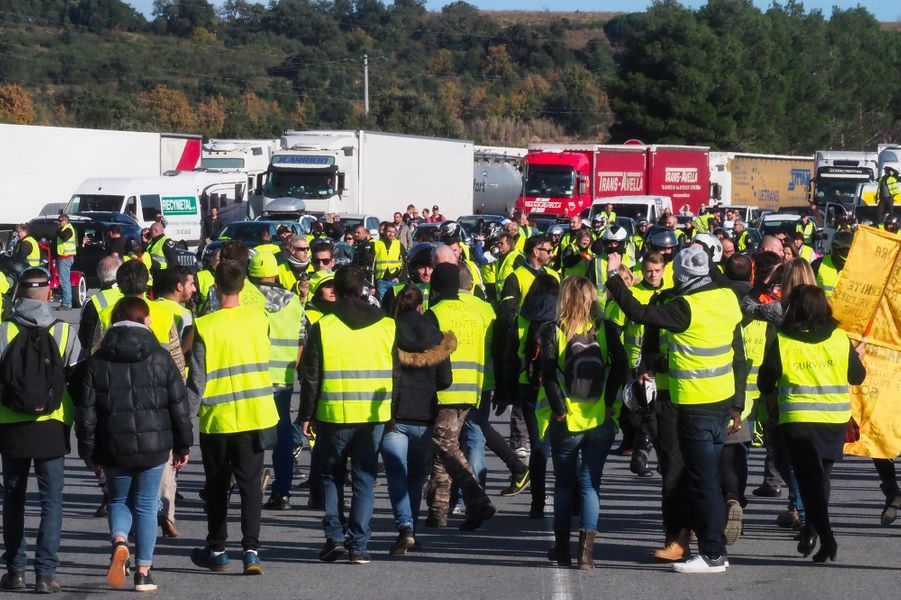 Des Centaines De Gilets Jaunes Délogés Du Péage Du Boulou