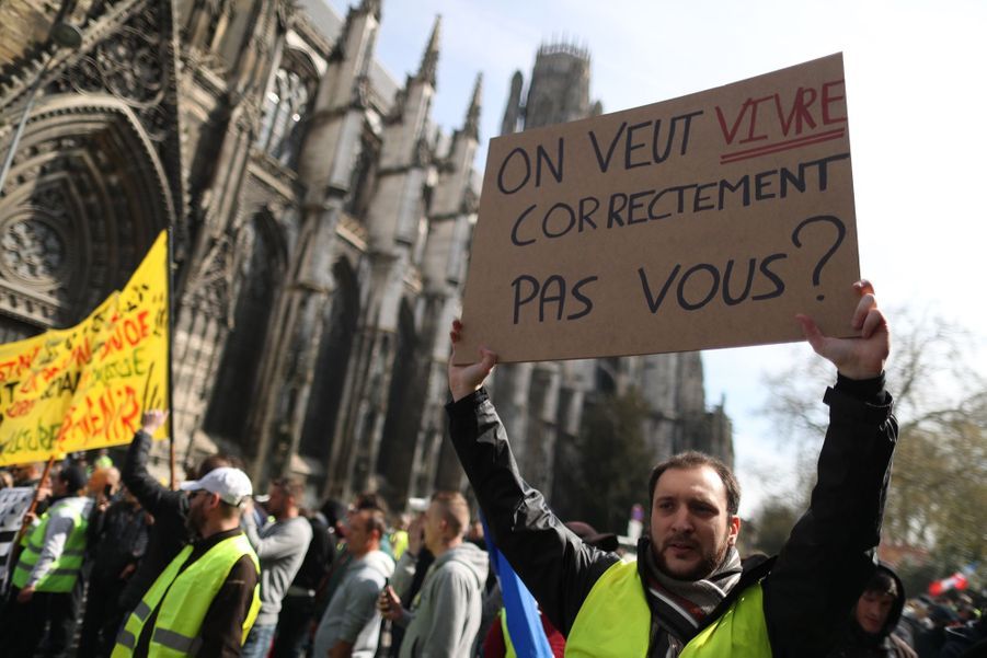 Echauffourées à Rouen Durant La Manifestation Des Gilets
