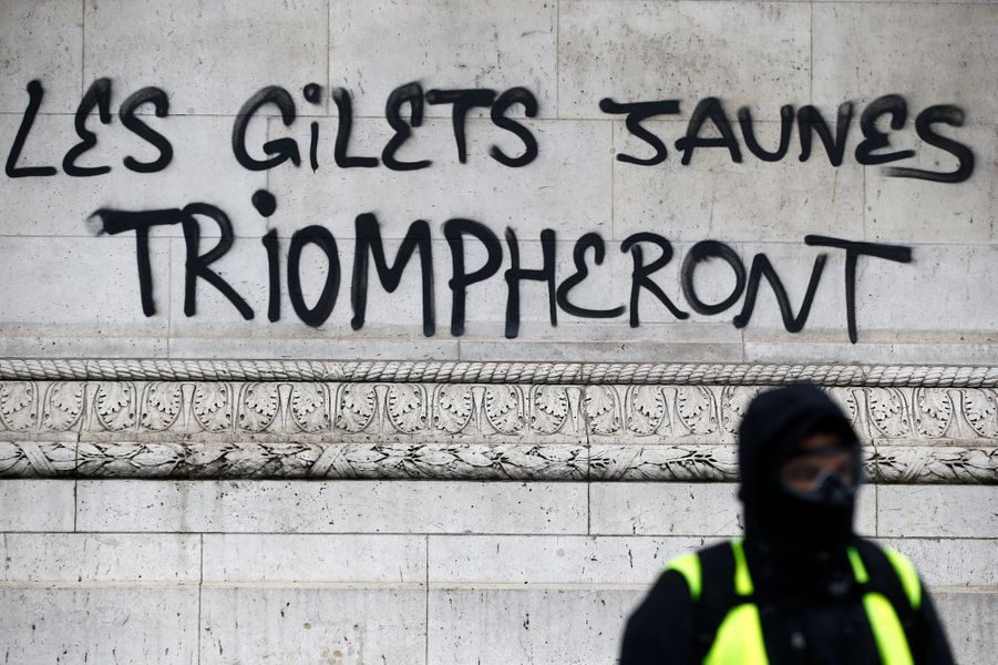 Gilets Jaunes Larc De Triomphe Un Symbole National Saccagé
