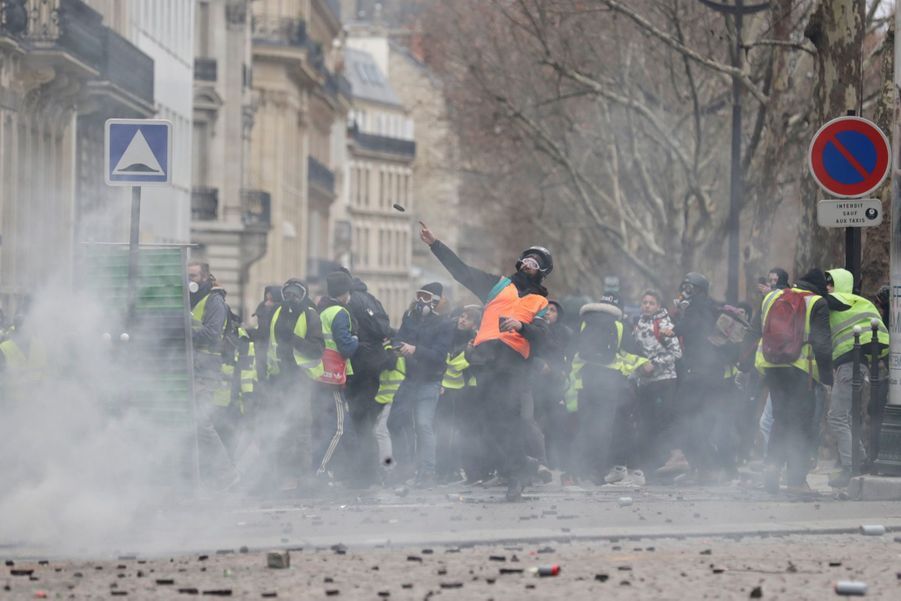 Gilets Jaunes à Paris en direct et en photos la manifestation du décembre