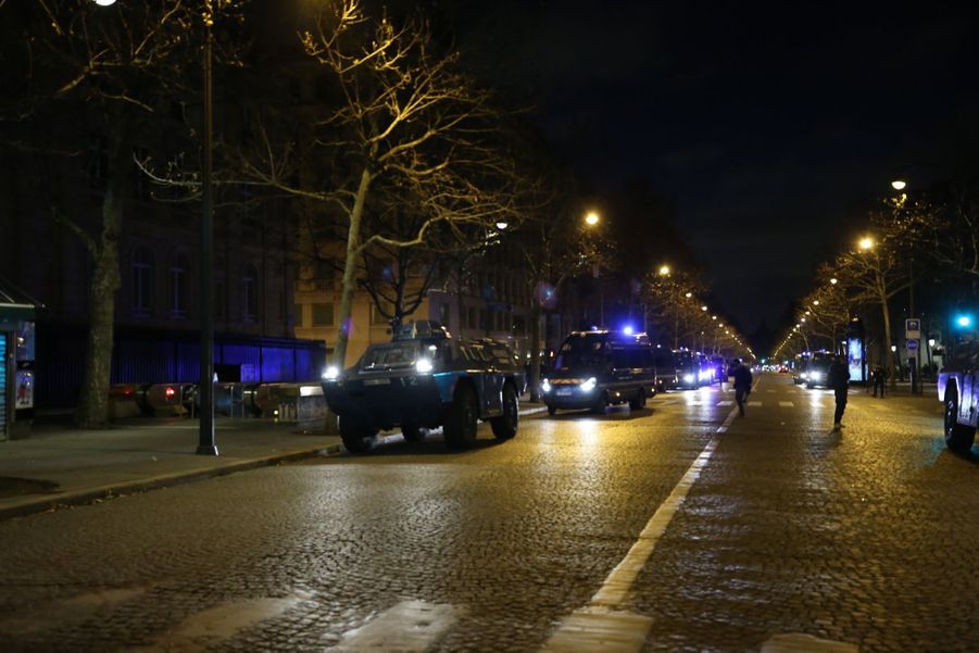 Gilets Jaunes à Paris En Direct Et En Photos La