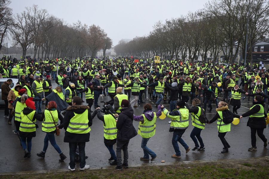 Manif Gilet Jaune Gilets Jaunes Le Gouvernement Face