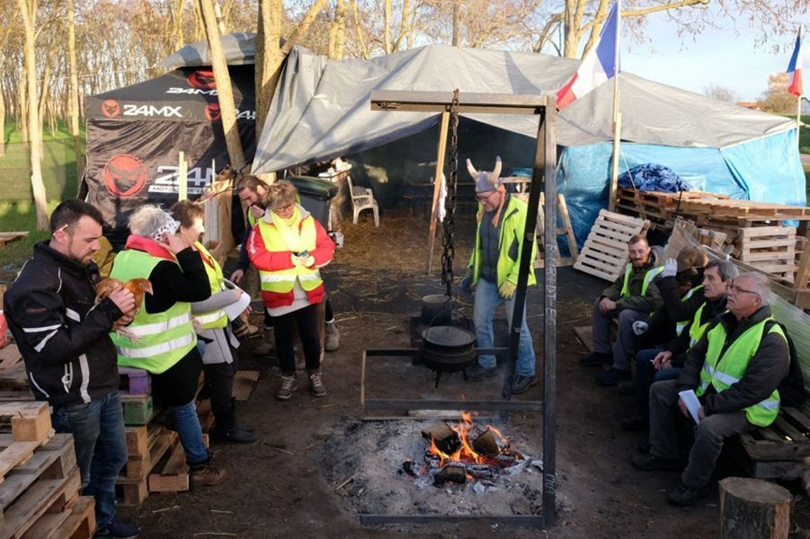 Lundi Mardi Mercredi Jeudi Vendredi Gilets Jaunes