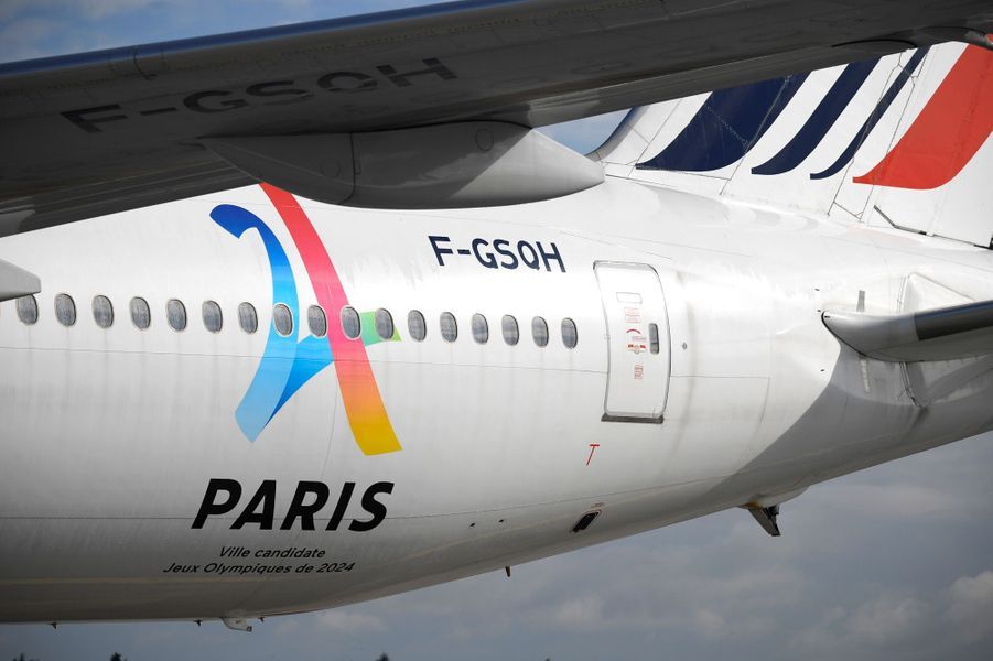 JO la délégation de Paris2024 fêtée à Roissy
