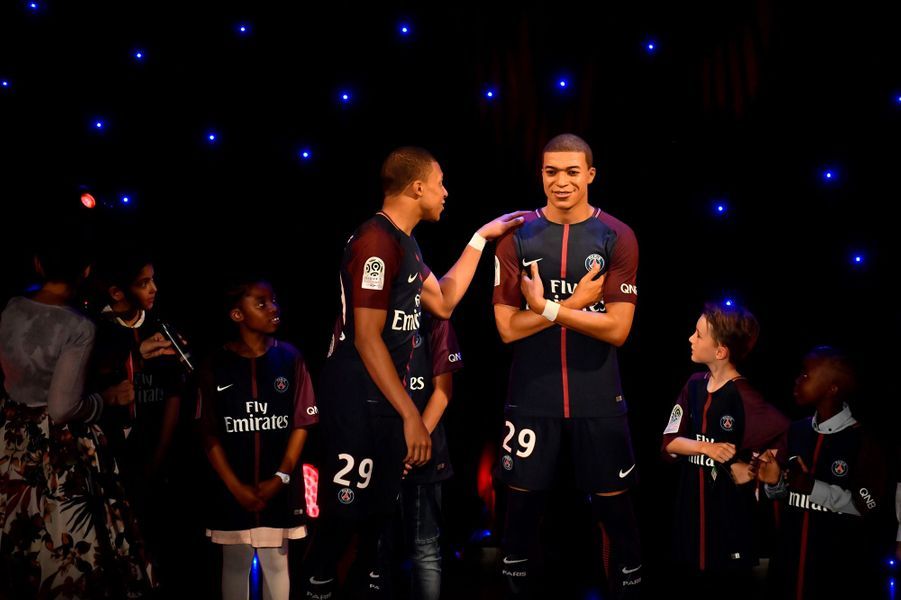 La soirée de rêve de Kylian Mbappé et son double au Musée Grévin