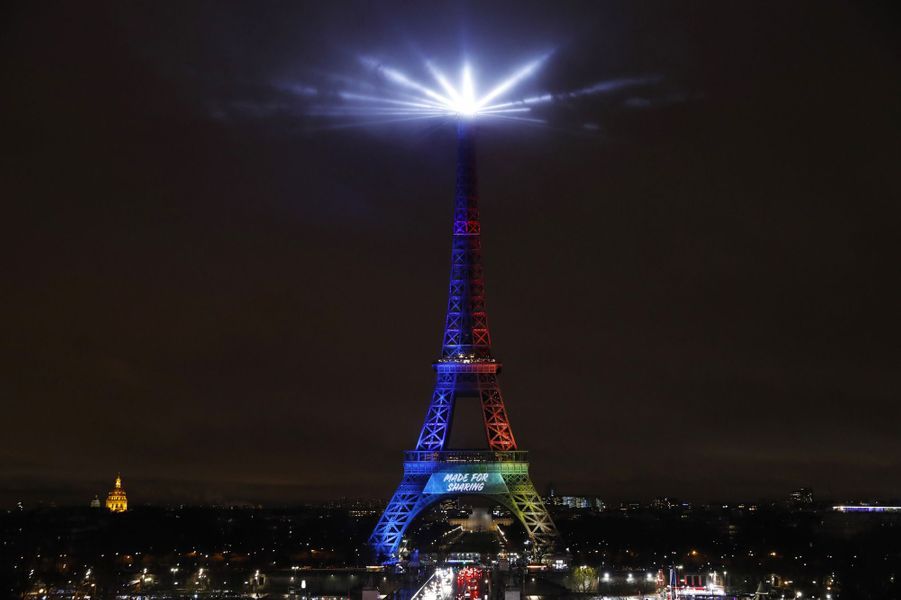 La Tour Eiffel s’illumine pour Paris 2024