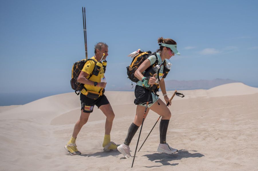 Laure Manaudou, son exploit entre copines dans le désert péruvien