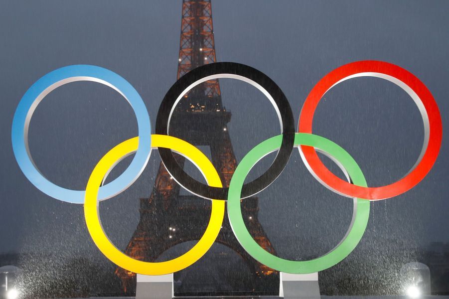 Les anneaux olympiques brillent déjà à Paris