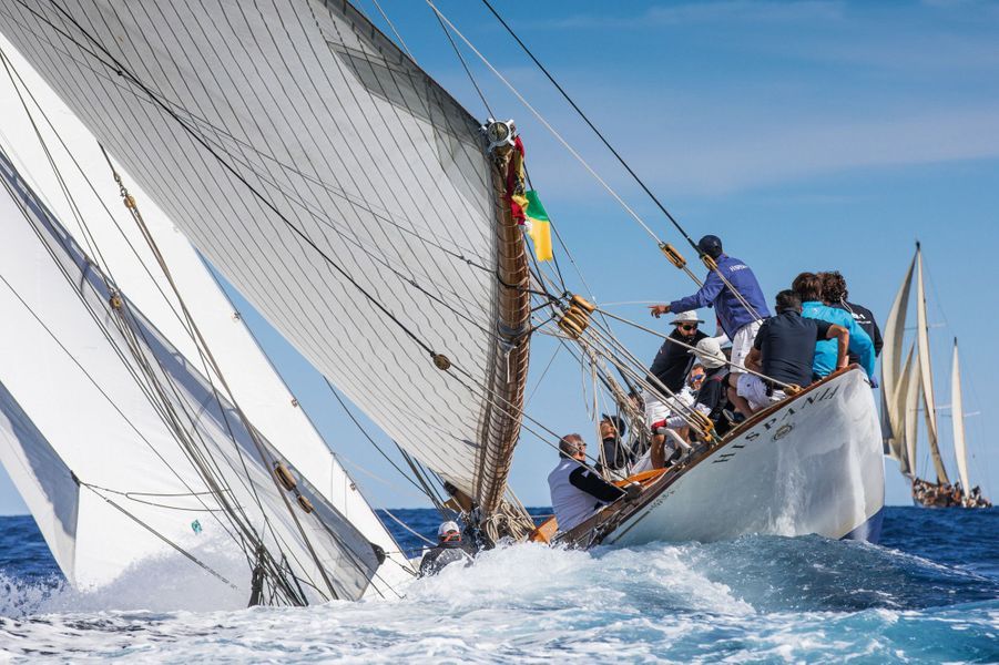 Les Voiles de SaintTropez défilé de haute mer