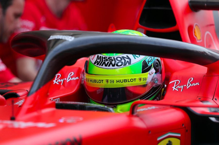 Mick Schumacher suit l'exemple de son père au volant d'une ...