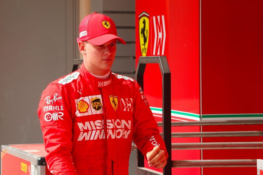 Mick Schumacher suit l'exemple de son père au volant d'une ...
