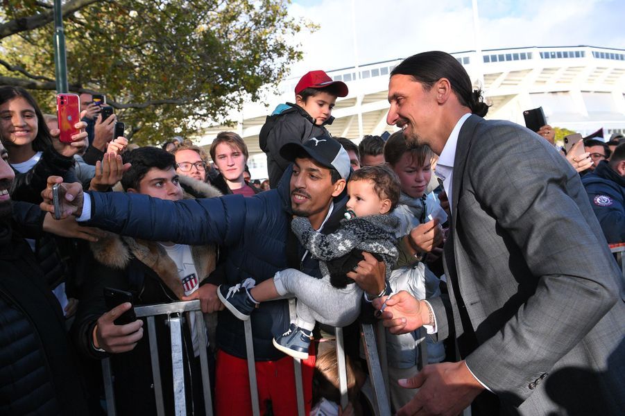 Zlatan Ibrahimovic a sa statue à Malmö Zlatan Ibrahimovic a sa statue à Malmö